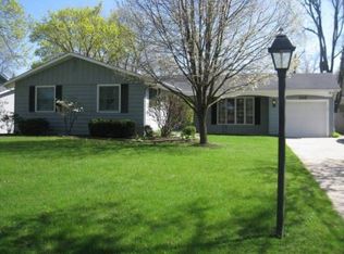 562 Cheyenne Trl, Carol Stream, IL 60188