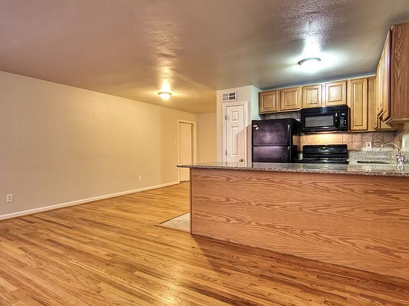 3rd image of 3508-10 Russell Ave