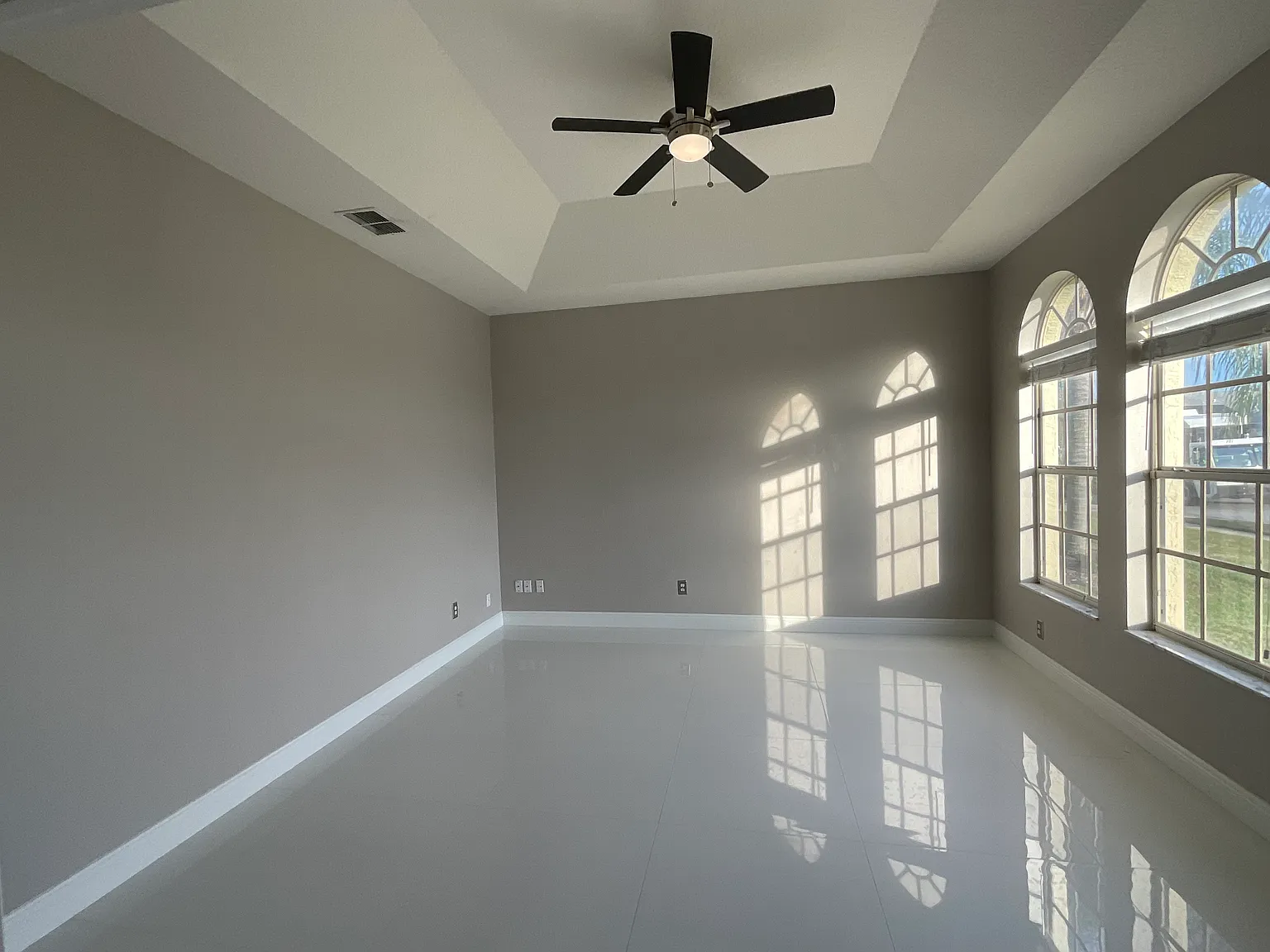 5 bed, 2.5 bath, 2745 sqft, $3,800 — Photo 2