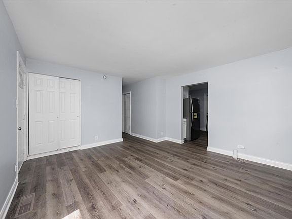 3rd image of 15345 Dorchester Ave