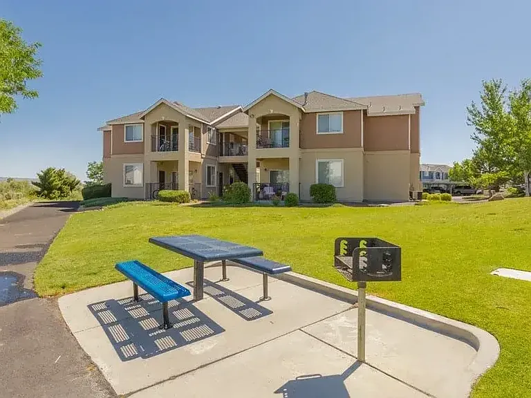 Sky Vista Commons North — Photo 7