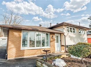 17 Shamrock Ct, Hamilton, ON L8V4E2