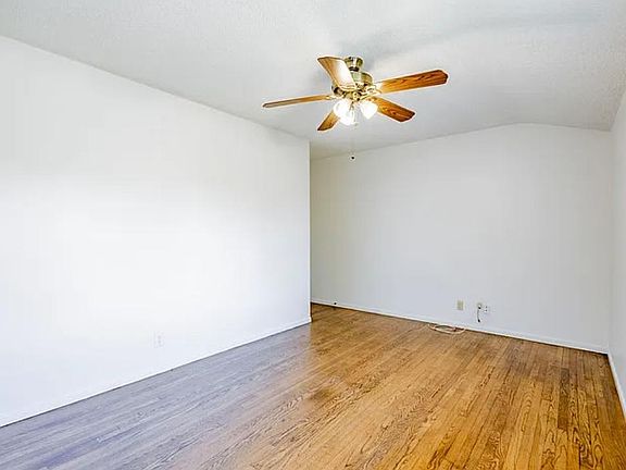 2nd image of 1317 Cedarview Dr