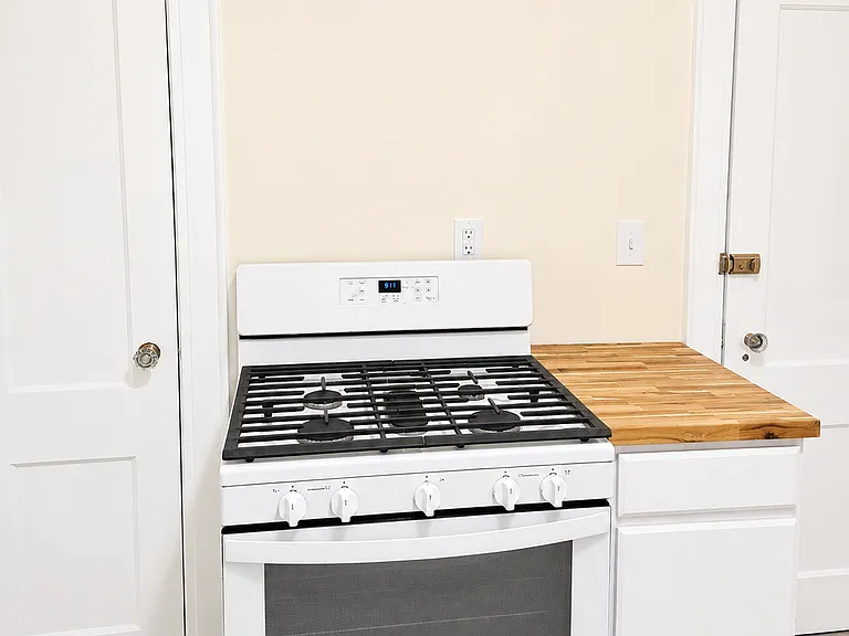 380 McKinley Ave #1 — Photo 4