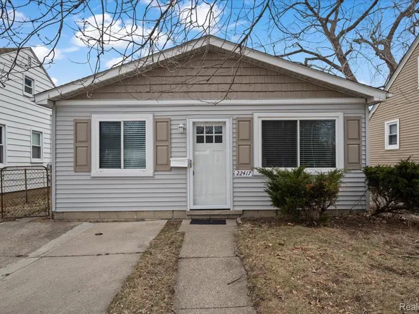22417 Maxine St, Saint Clair Shores, MI 48080