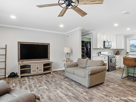 2nd image of 2022 Woodlane Dr