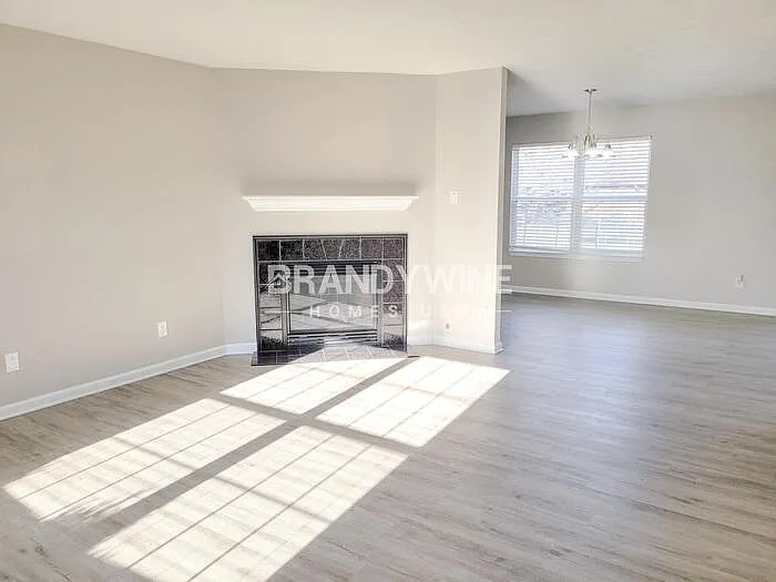 1135 Valley Forge Dr — Photo 3