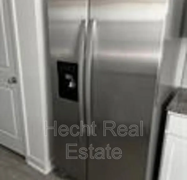 605 W South St #111 — Photo 4