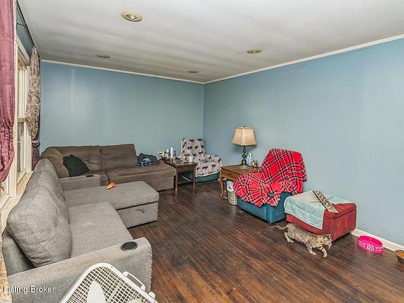 5th image of 700 Hillside Dr