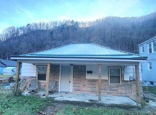 1104 Johnson Ave, Mullens, WV 25882