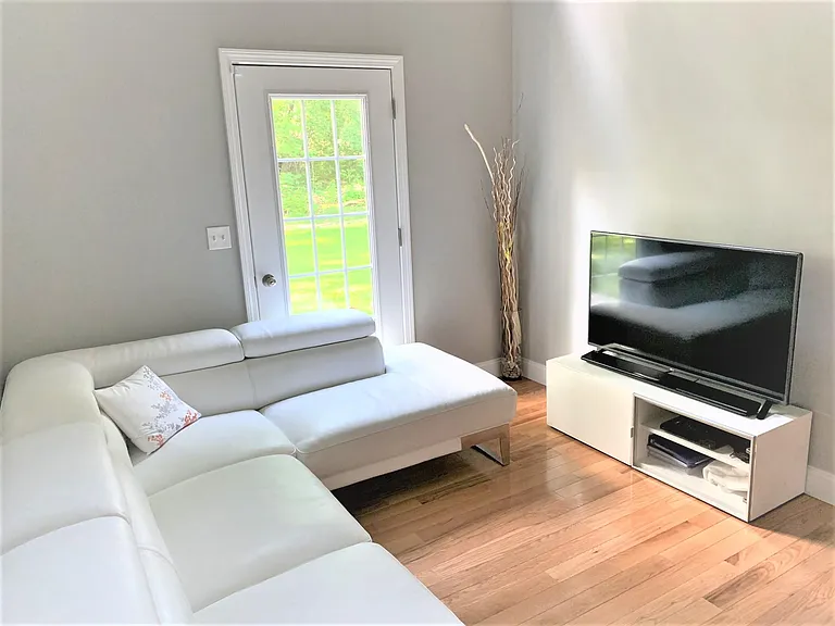 380 King St #11 — Photo 18