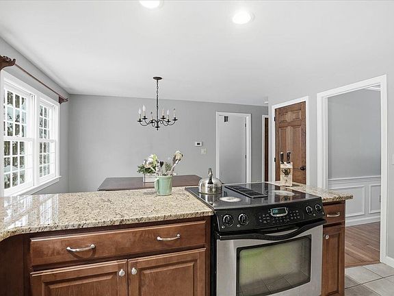 5th image of 105 Rideout Road