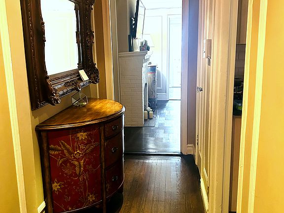 3rd image of 105 E 38th St APT 4C
