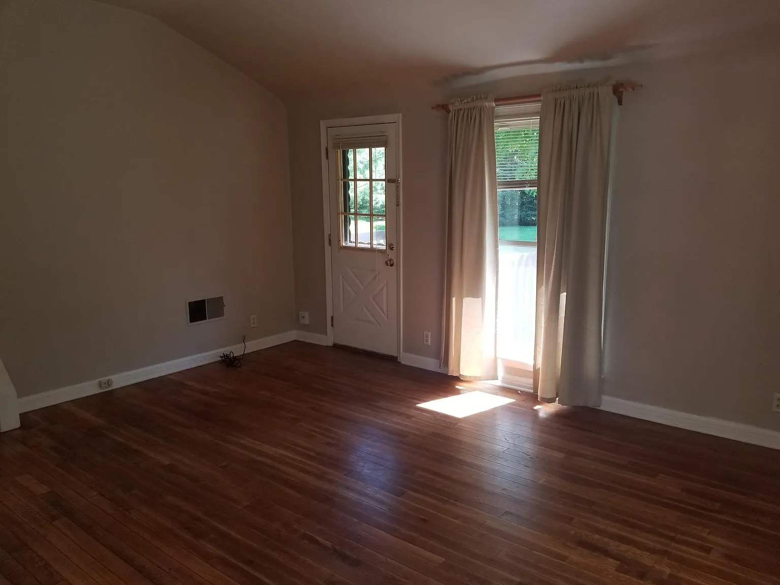2 bed, 695 sqft, $1,650 — Photo 2