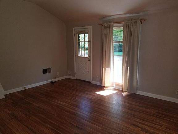 2nd image of 2849 Whitewood St