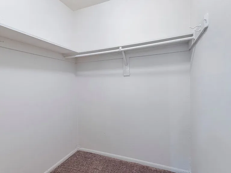 Berkdale Apartments — Photo 8