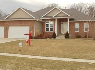 365 Landau St, Robins, IA 52328