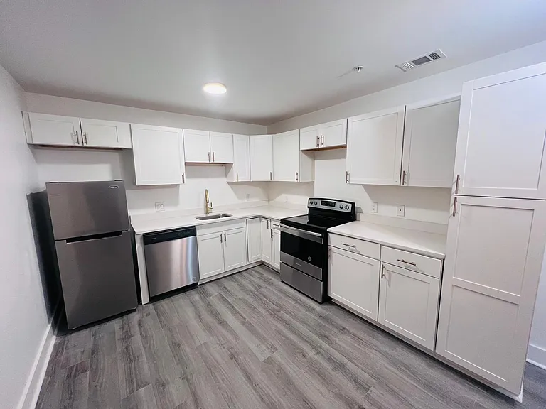 7111 Porcher Dr #4 — Photo 3