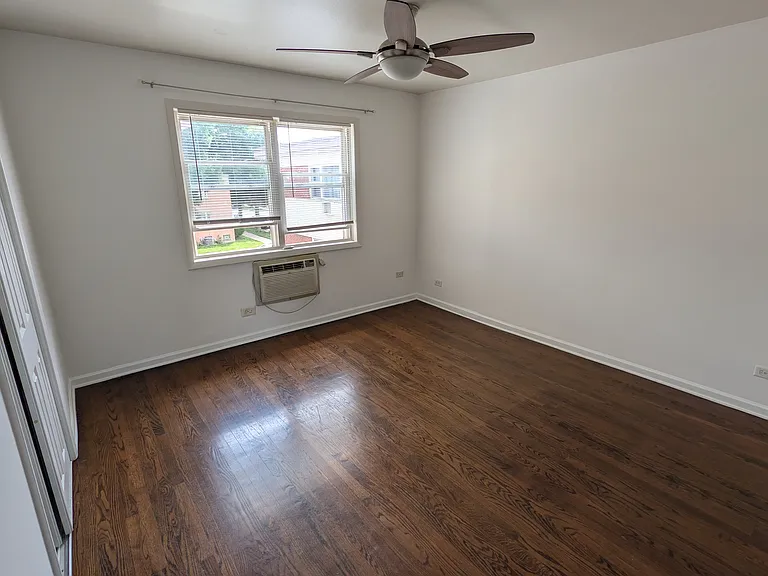 2654 W Rascher Ave #303 — Photo 25