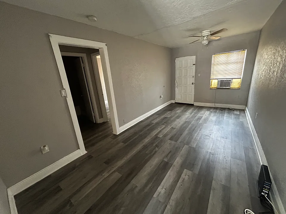711 Avenue E #3