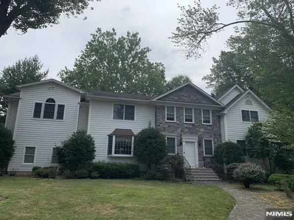 337 Franklin St, Haworth, NJ 07641