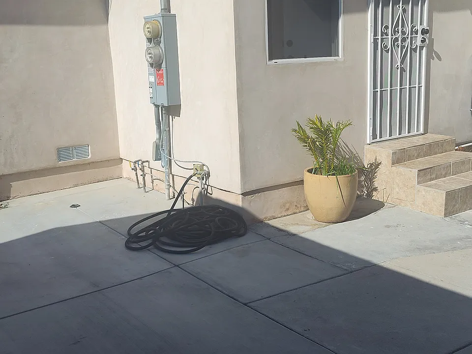 8953 San Carlos Ave