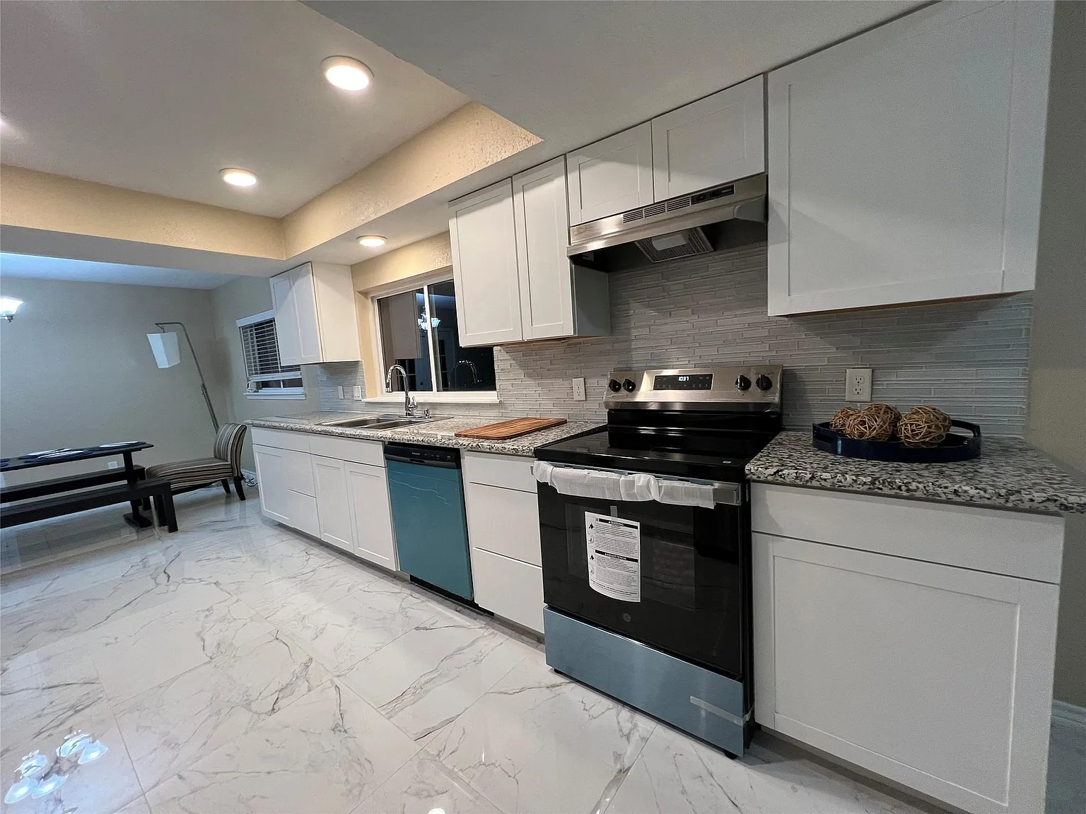 3 bed, 2.5 bath, 1751 sqft, $2,100 — Photo 4
