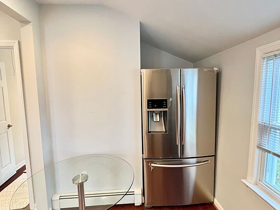 3rd image of 106 Lincoln Ave #2