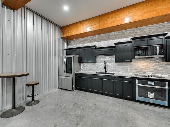 3rd image of 5011 E Hammett Dr