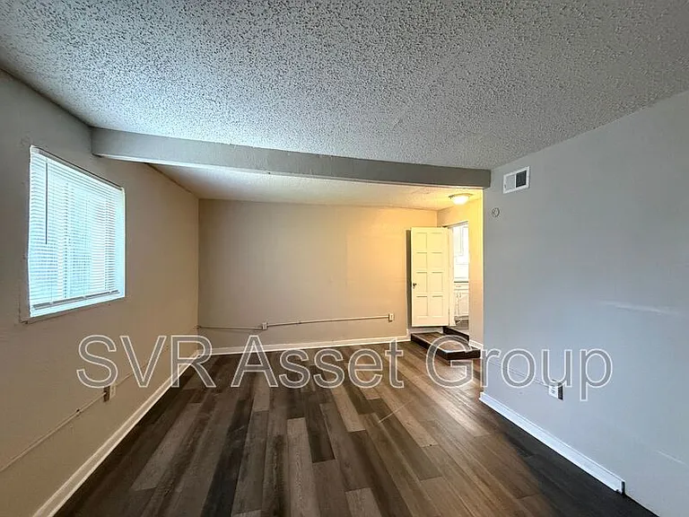 9073 11th Ave — Photo 9