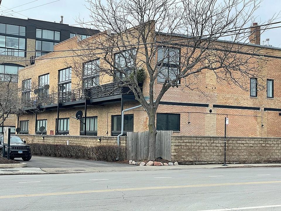 1st image of 2620 N Clybourn Ave APT 105