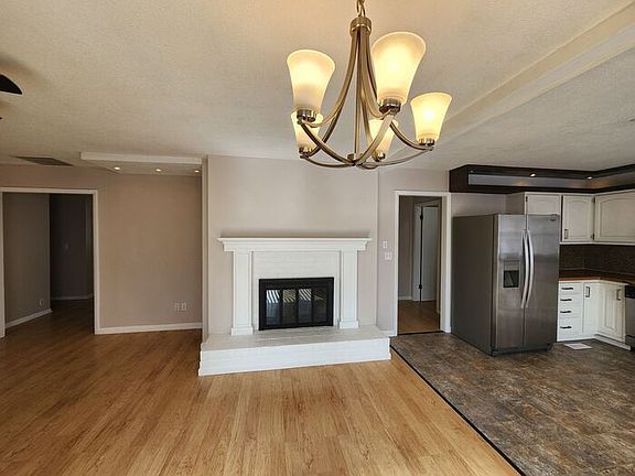 5th image of 119 E Southglen Dr