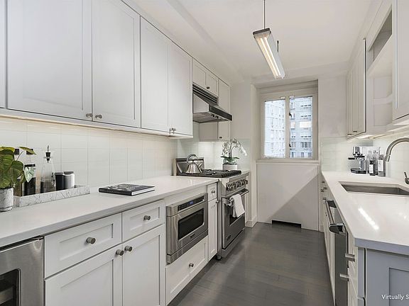 5th image of 200 E 66th St APT C1603