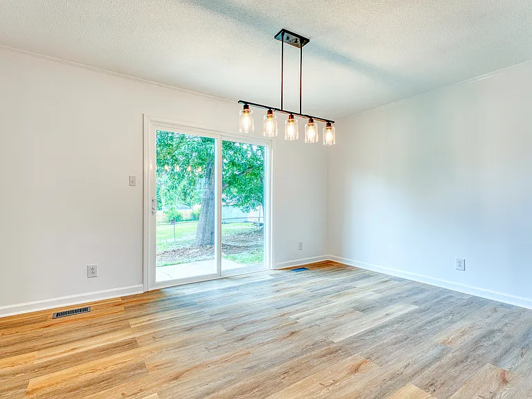 825 Fresno Dr — Photo 14