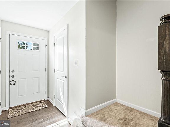 3rd image of 212 Streamview Dr