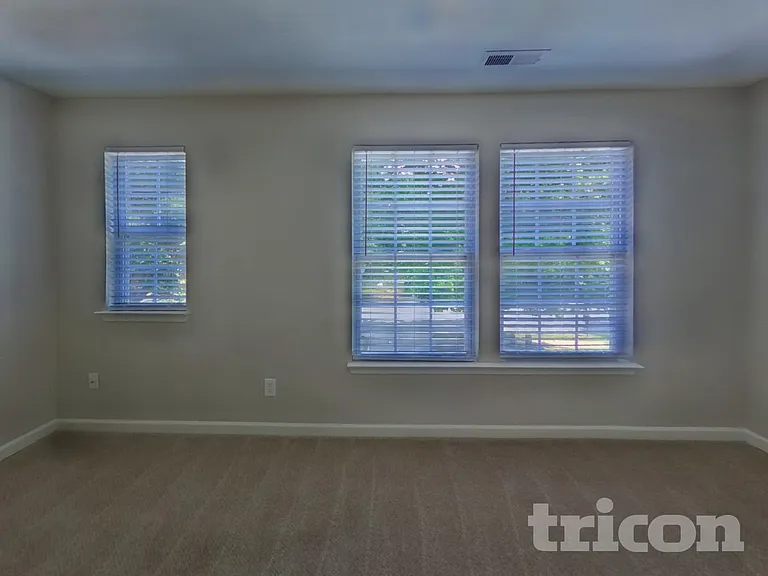 1829 Oakdale Green Dr — Photo 10