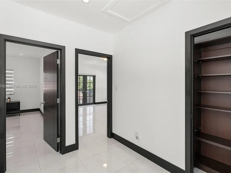 519 Alhambra Cir — Photo 53