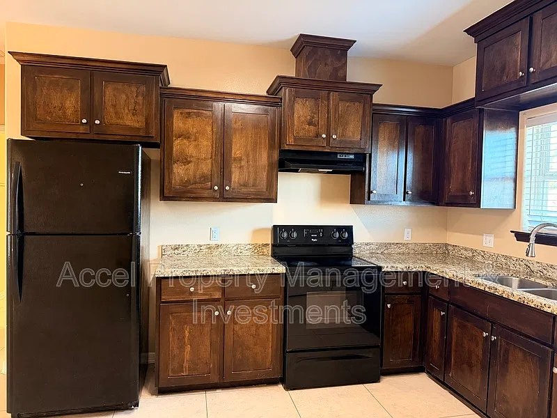 3 bed, 2.0 bath, $975 — Photo 4