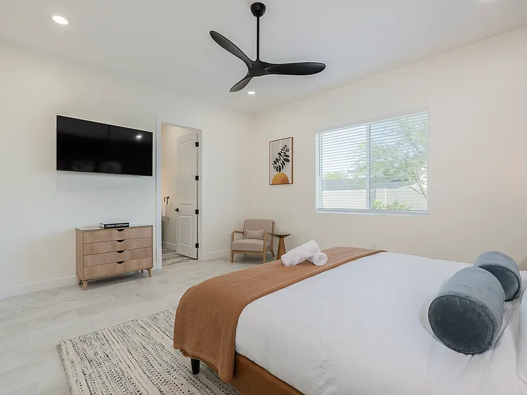 5049 E Shaw Butte Dr — Photo 44