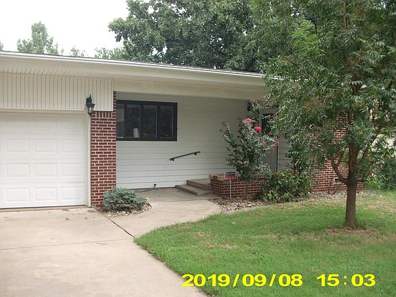 3rd image of 604 N Riverdale Dr