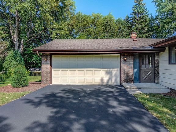 3rd image of 2906 Country Wood Dr