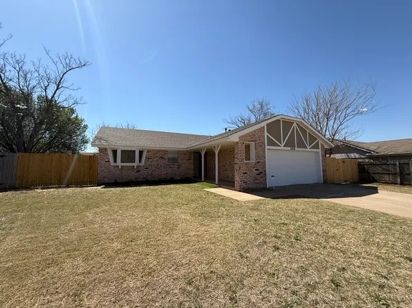 608 SW 23rd St, Moore, OK 73160