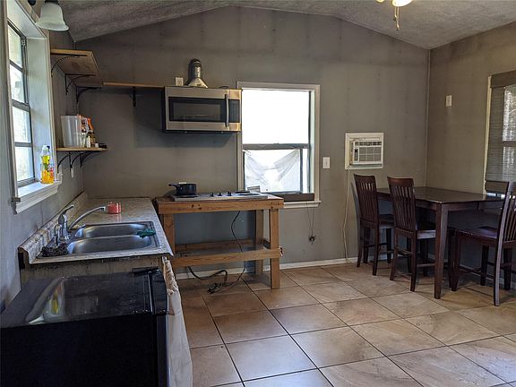3rd image of 125 James Blvd