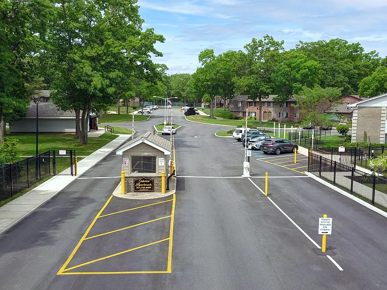 Oakview Apartments — Photo 21