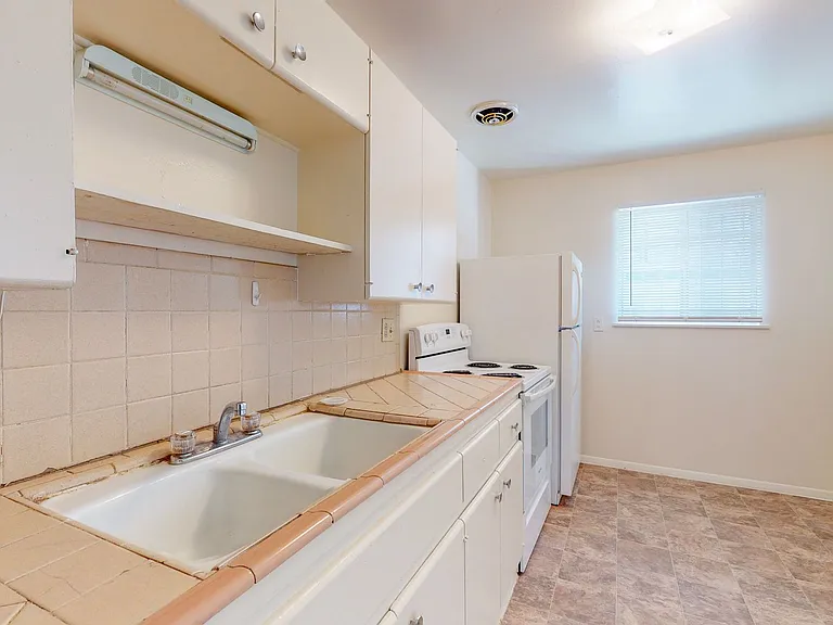 2121 Gold Ave SE — Photo 32