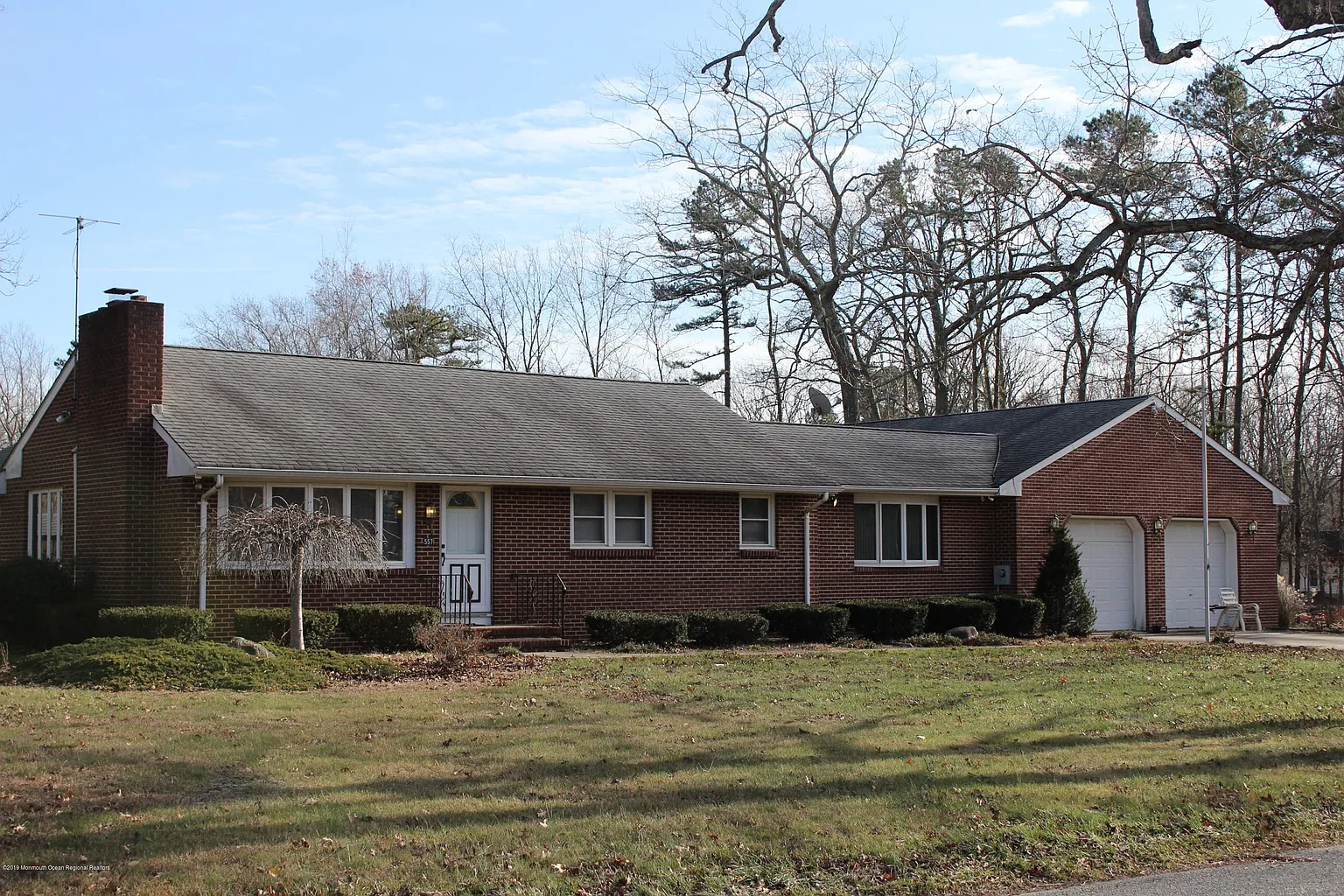 557 Whitecomb Ave photo 1