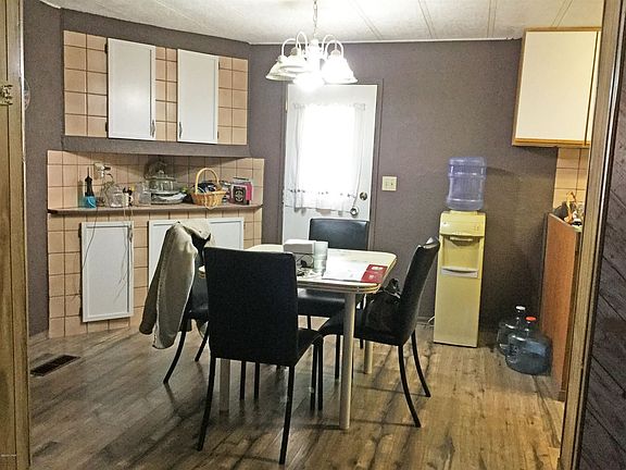 4th image of 3129 Lake Dr
