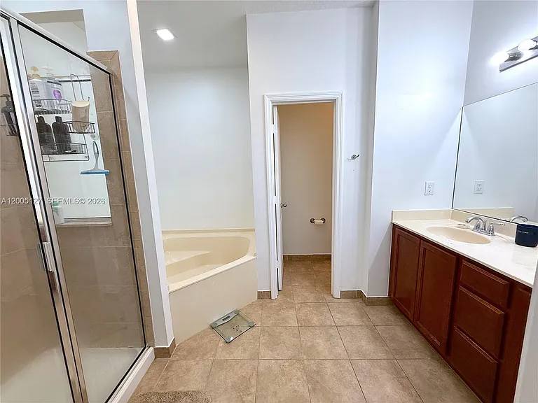 758 NE 34th Ave — Photo 9