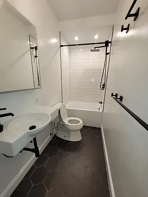 Rented by Halvatzis Realty | media 38