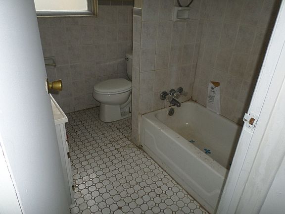 4th image of 77 Ampere Pkwy